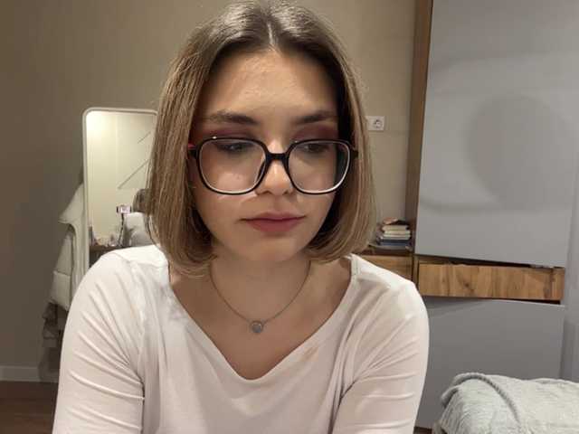 AlbaMihelcic live cam on BongaCams