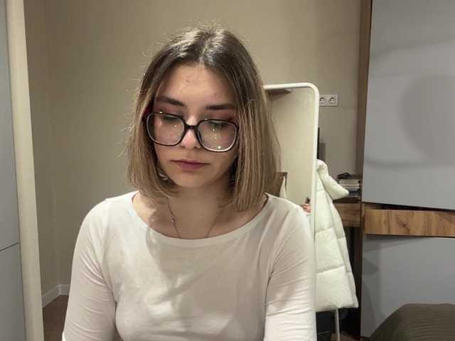AlbaMihelcic live cam on BongaCams
