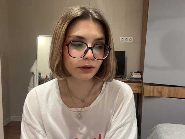 AlbaMihelcic live cam on BongaCams