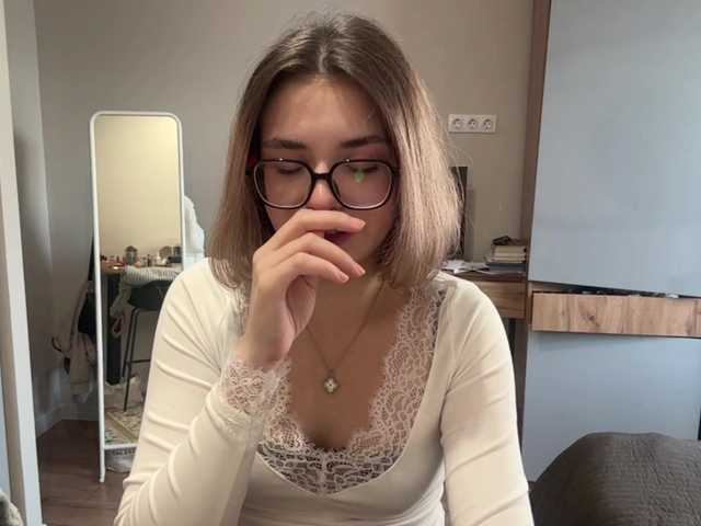 AlbaMihelcic live cam on BongaCams