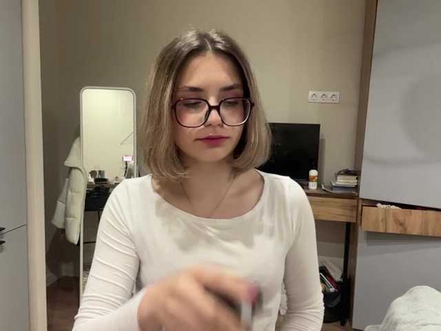 AlbaMihelcic live cam on BongaCams