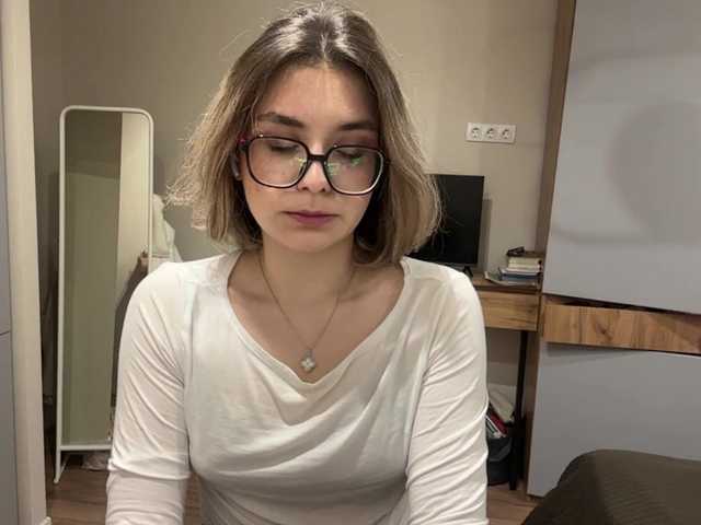 AlbaMihelcic live cam on BongaCams