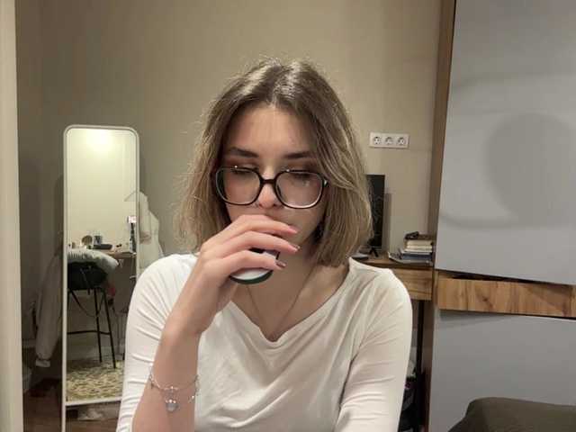 AlbaMihelcic live cam on BongaCams