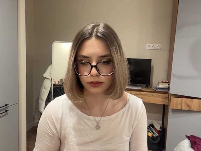 AlbaMihelcic live cam on BongaCams