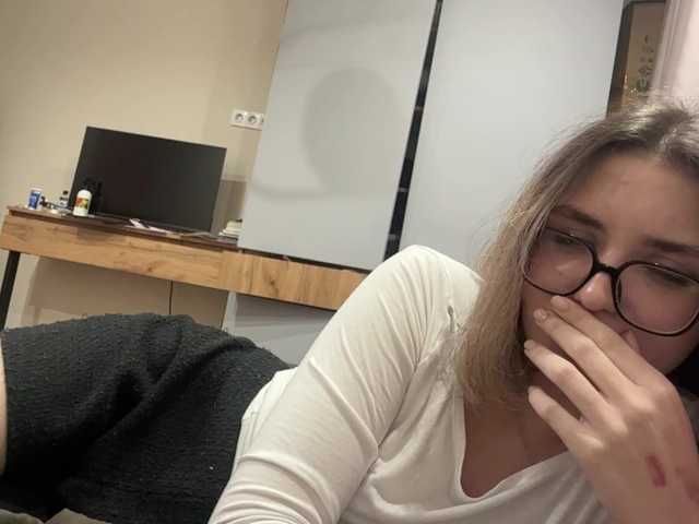 AlbaMihelcic live cam on BongaCams
