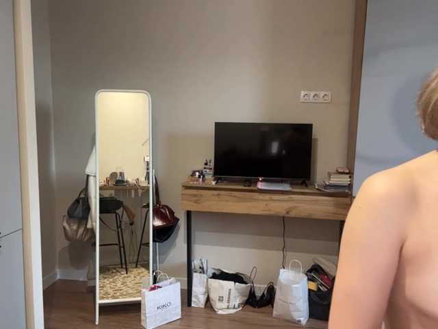 AlbaMihelcic live cam on BongaCams