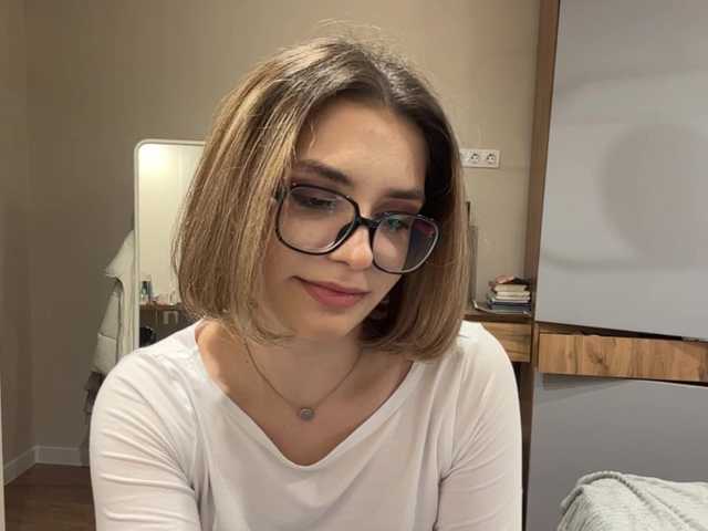 AlbaMihelcic live cam on BongaCams
