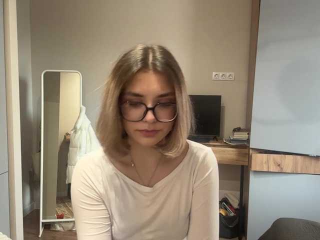 AlbaMihelcic live cam on BongaCams