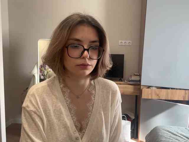 Albamihelcic's cam show statistics and live stream