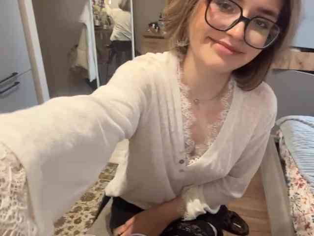 Albamihelcic's cam show statistics and live stream