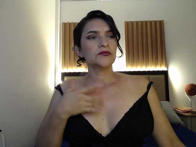 AmeliaRouse85 live cam on BongaCams