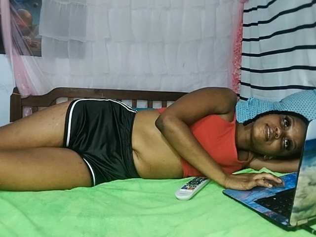 petittegoddess254 live cam on BongaCams