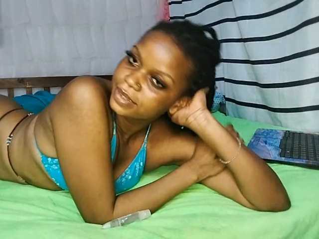 petittegoddess254 live cam on BongaCams
