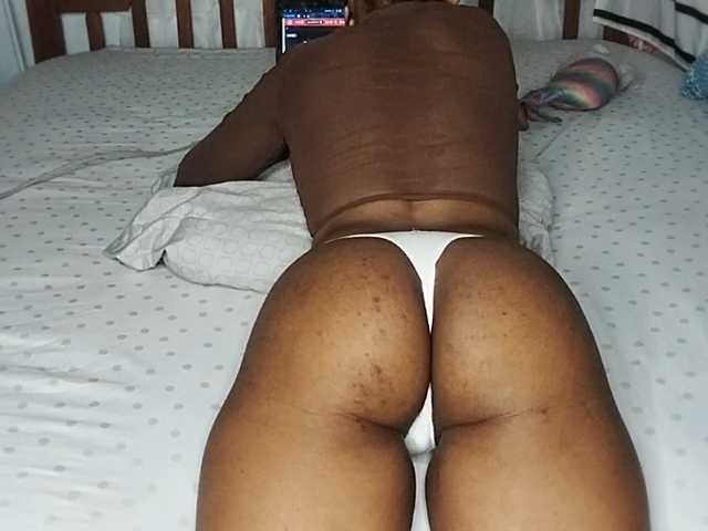 petittegoddess254 live cam on BongaCams