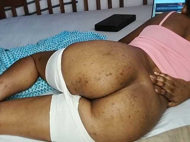 petittegoddess254 live cam on BongaCams