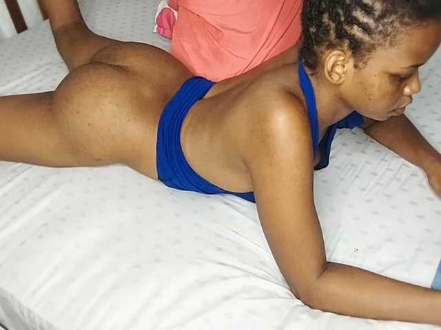petittegoddess254 live cam on BongaCams