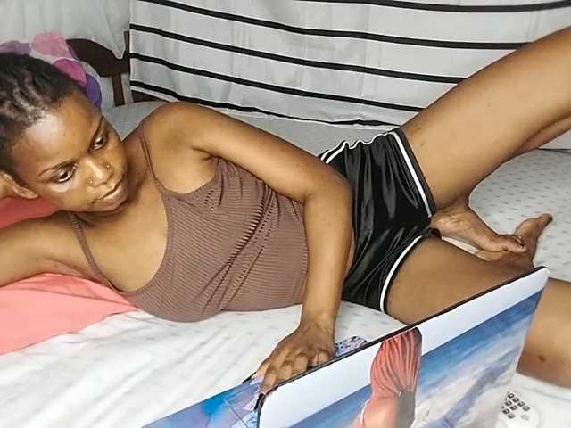 petittegoddess254 live cam on BongaCams