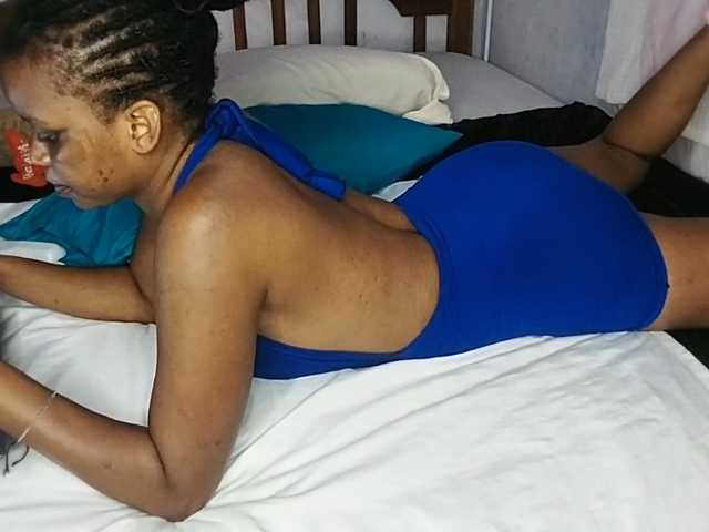 petittegoddess254 live cam on BongaCams