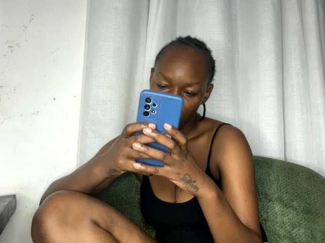 Petittegoddess254, 28 y/o - Live Cam on BongaCams