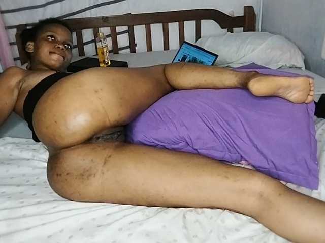 petittegoddess254 live cam on BongaCams