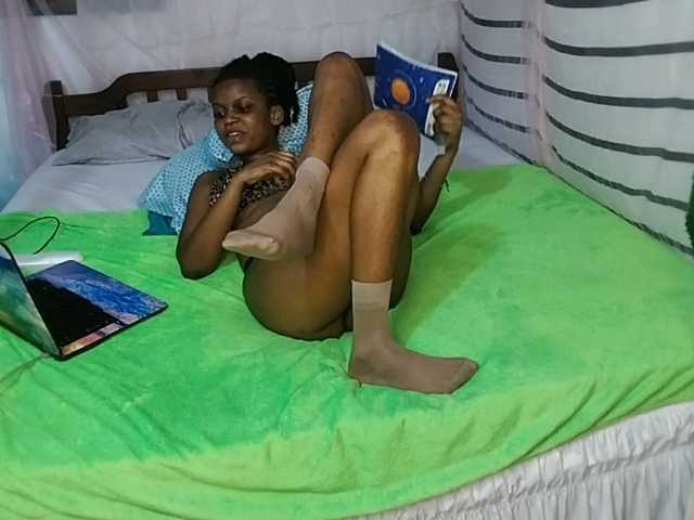 petittegoddess254 live cam on BongaCams