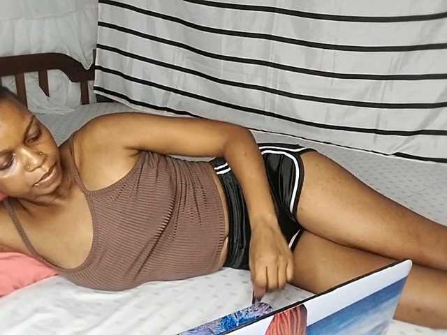 petittegoddess254 live cam on BongaCams