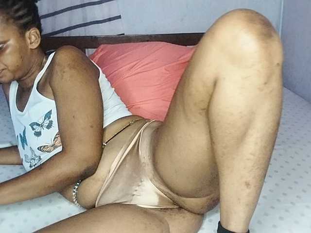 petittegoddess254 live cam on BongaCams
