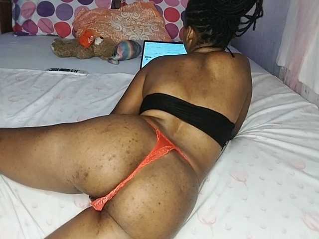 petittegoddess254 live cam on BongaCams