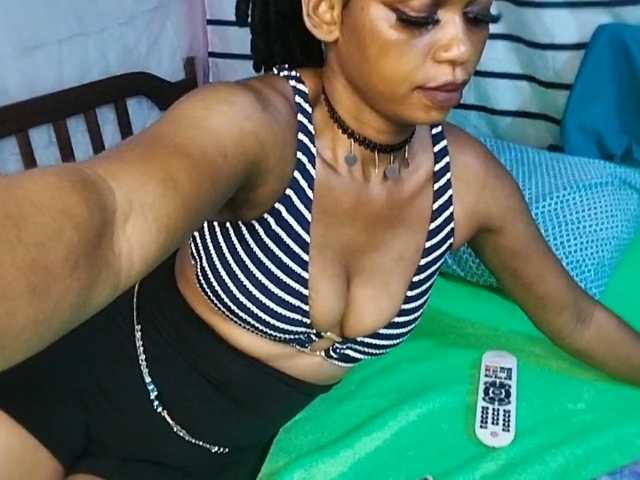 petittegoddess254 live cam on BongaCams