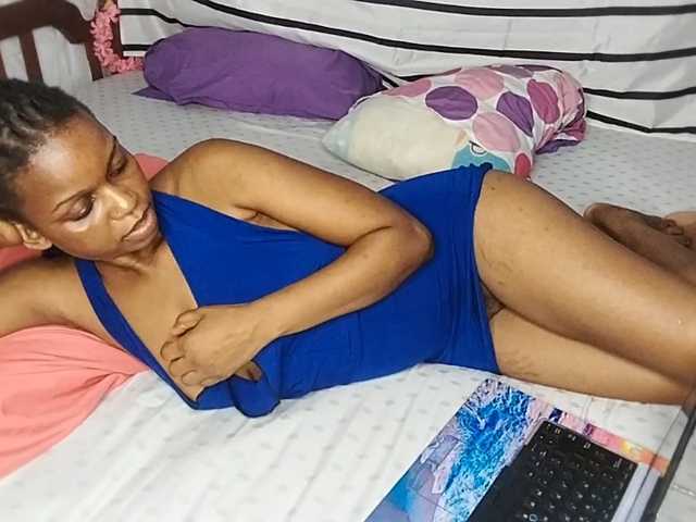 petittegoddess254 live cam on BongaCams