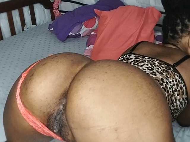 petittegoddess254 live cam on BongaCams