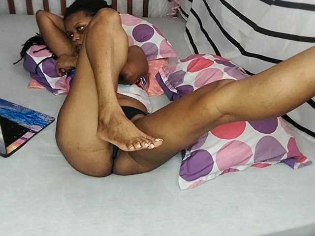 petittegoddess254 live cam on BongaCams