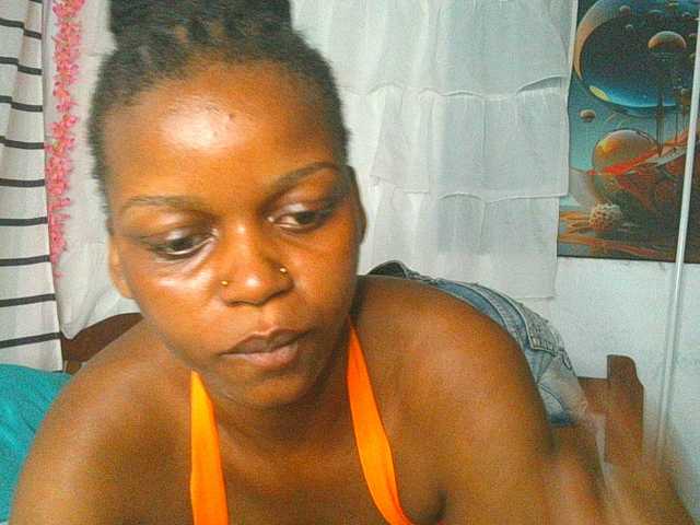 petittegoddess254 live cam on BongaCams