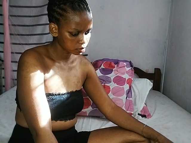 petittegoddess254 live cam on BongaCams