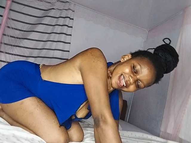 petittegoddess254 live cam on BongaCams