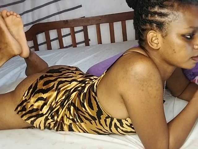 petittegoddess254 live webcam show