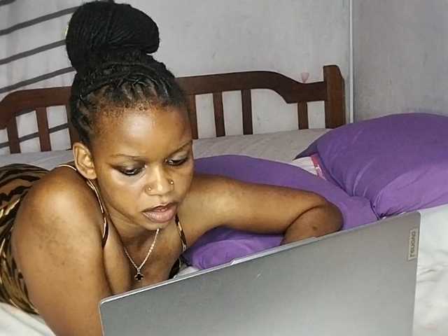 petittegoddess254 live webcam show