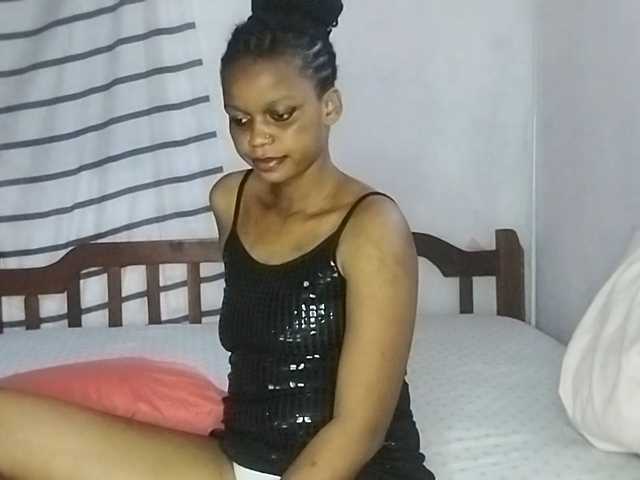 petittegoddess254 live cam on BongaCams