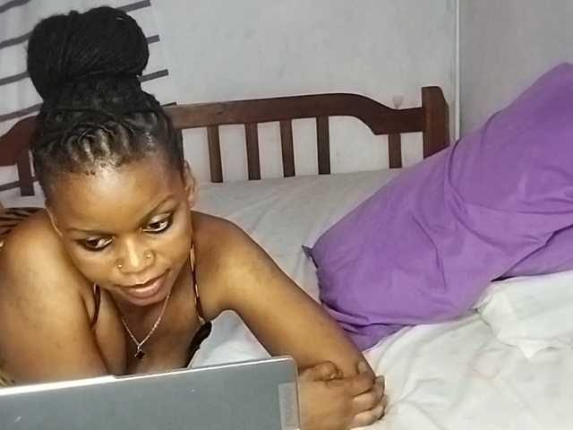 petittegoddess254 live cam on BongaCams