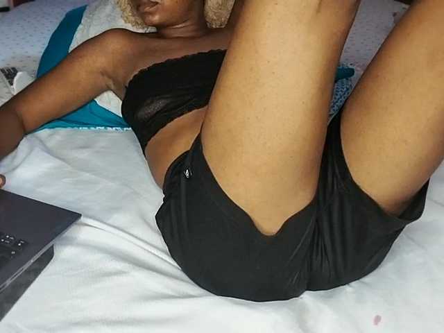 petittegoddess254 live cam on BongaCams