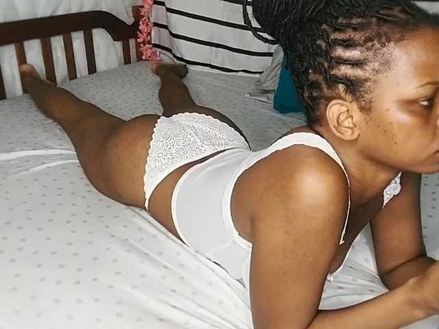petittegoddess254 live cam on BongaCams