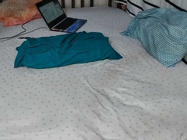 petittegoddess254 webcam bongacams model stream image