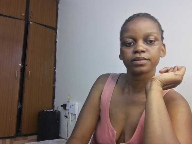 petittegoddess254 live cam on BongaCams