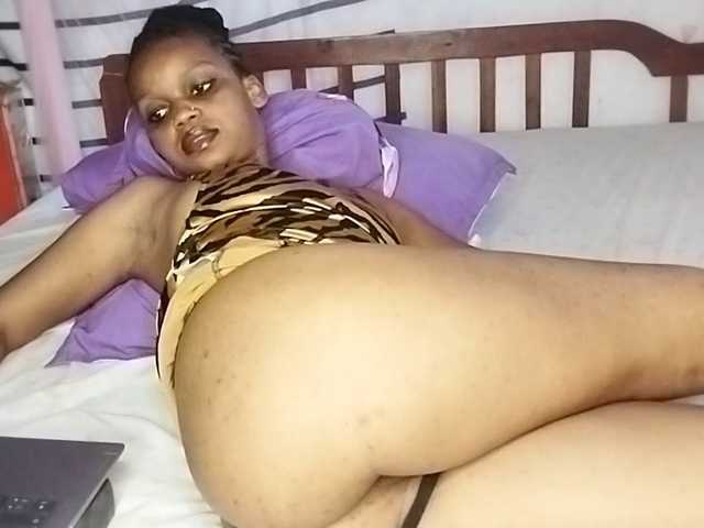 petittegoddess254 live webcam show
