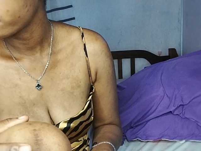 petittegoddess254 live webcam show