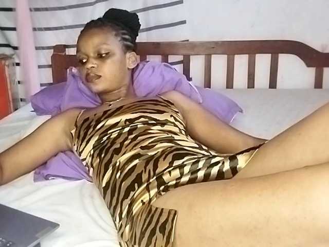 petittegoddess254 live webcam show