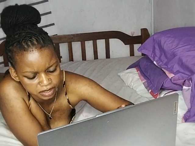 petittegoddess254 live webcam show