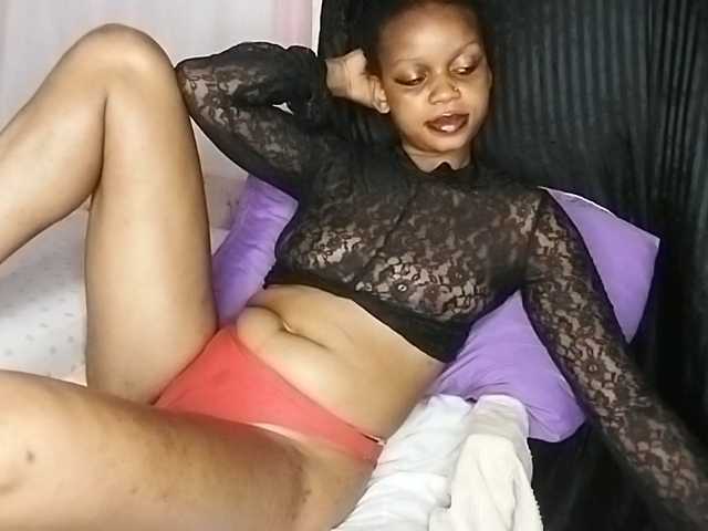 le modèle petittegoddess254 est en webcam porno dans un show sur le site bongacams, il possède les tags suivants: Ebony,Brunette,Trimmed