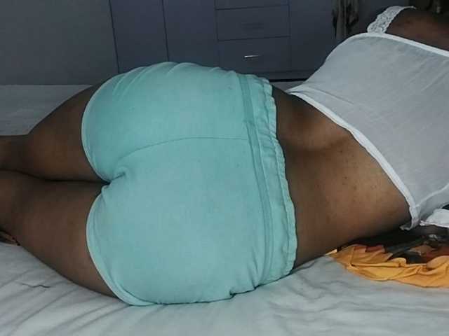 petittegoddess254 live cam on BongaCams