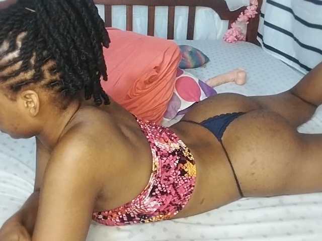 petittegoddess254 live cam on BongaCams